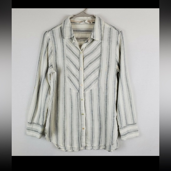 Anthropologie Tops - ANTHROPOLOGIE Lilka Cotton Buttondown - size medium